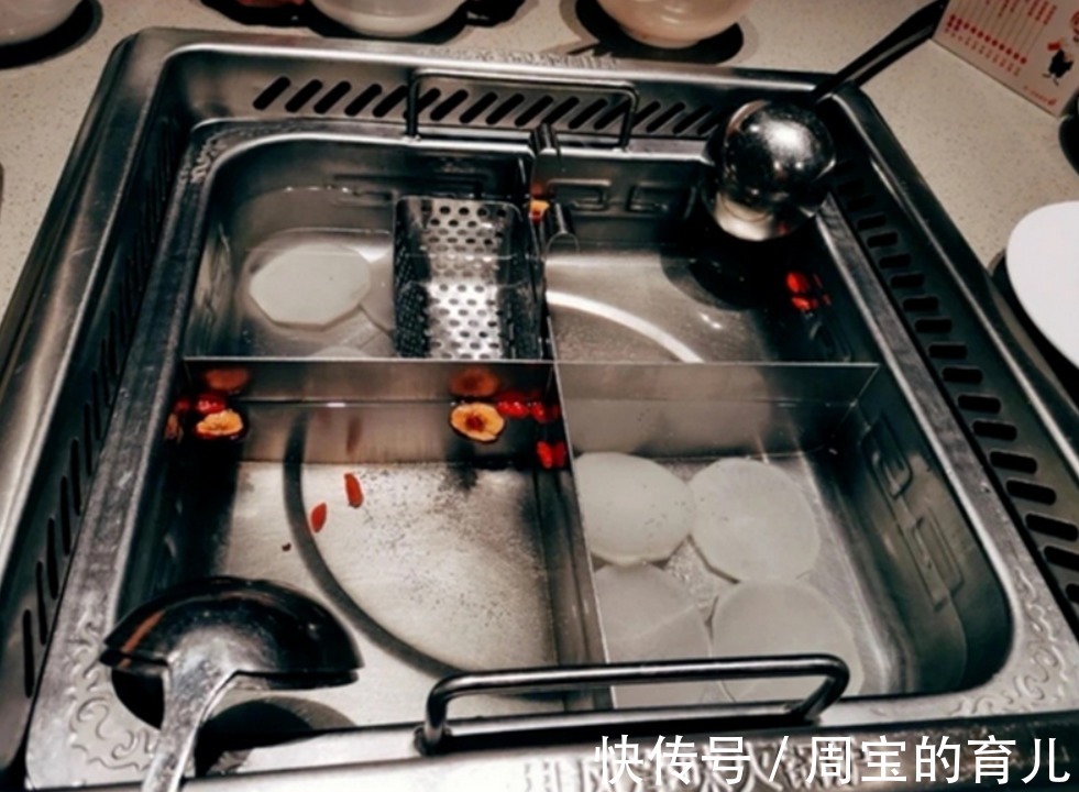 美芽|两张普通的吃饭照引争议,人穷和心穷的妈妈,孩子差距很明显