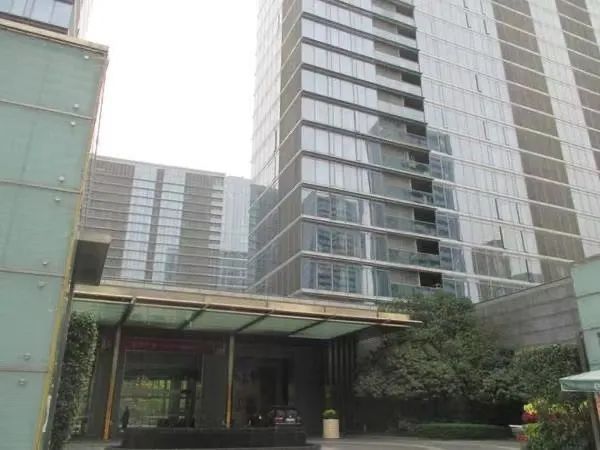 豪宅|刚刚,一豪宅3037.5万成交!3人缴纳300万保证金,却全程“围观”