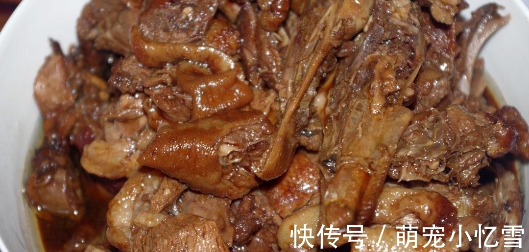 桌菜|招待老家出来的小伙伴,准备了一大桌菜,没想到肉菜没人吃,青菜却被吃了两盘