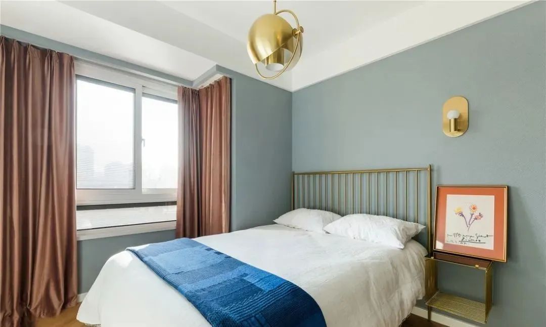 卧室|小卧室别再装榻榻米了，人家聪明人都这样设计，照样美观又实用！