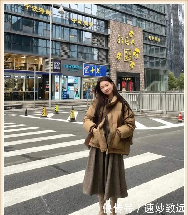 羽绒服+裙子,大衣+裙子,秋冬怎么搭更好看