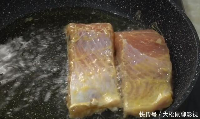 鲤鱼|鲤鱼最过瘾的吃法，不加水煮不用蒸，鲜嫩无腥味，5斤鱼一顿解决