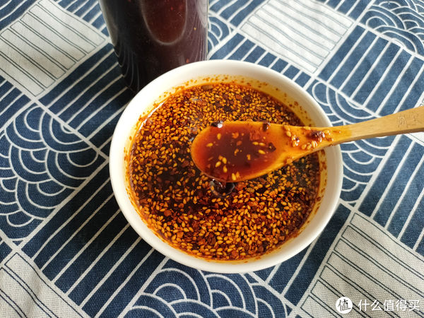 辣椒油想要好吃，只加辣椒和油还不够，多加四样，又香又辣真过瘾