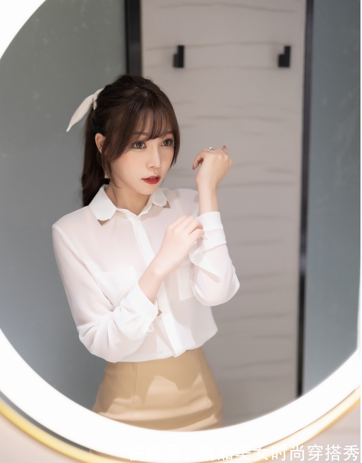 衬衫 职场必不可少的单品衬衫,下搭浅色包臀裙,给人一种知性的优雅美