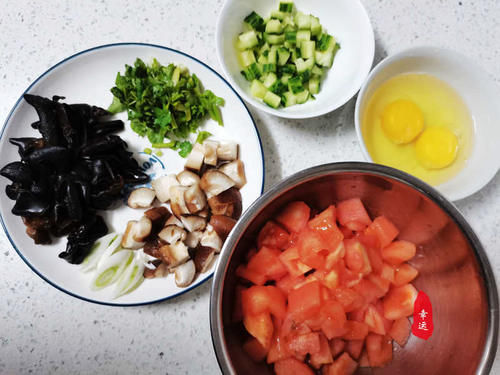 面条|陕西风味小吃叫麻食，我用它当面条来食用，口感筋道有嚼头