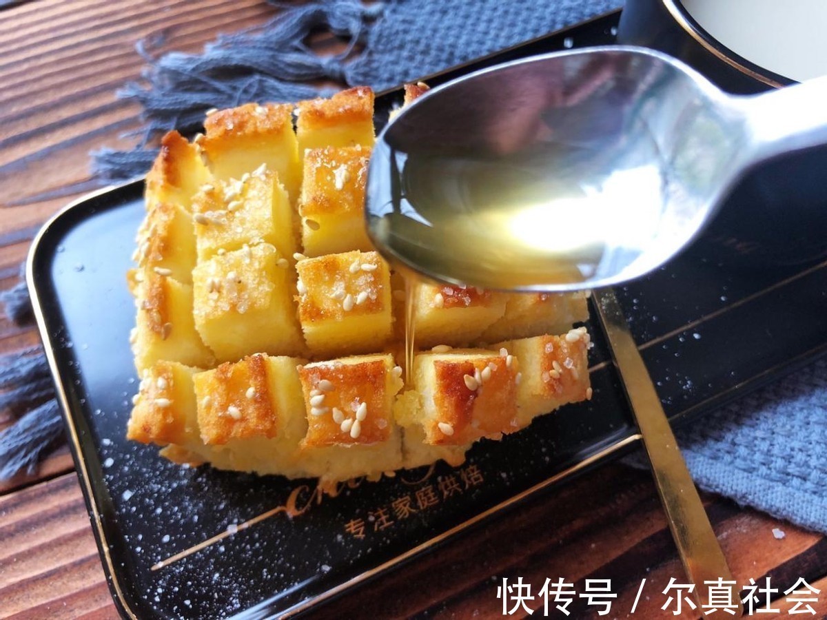 吃剩下的馒头别扔，不加一滴油做成香甜的烤馒头，全家都爱吃