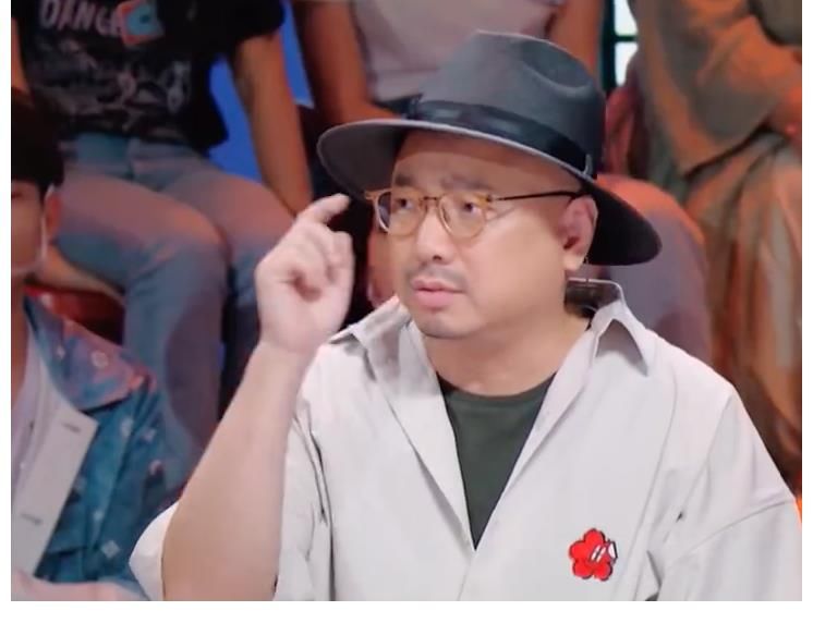 被黃渤打0分，被徐崢犀利點(diǎn)評(píng)，金靖新作引爭(zhēng)議卻有網(wǎng)友鳴不平