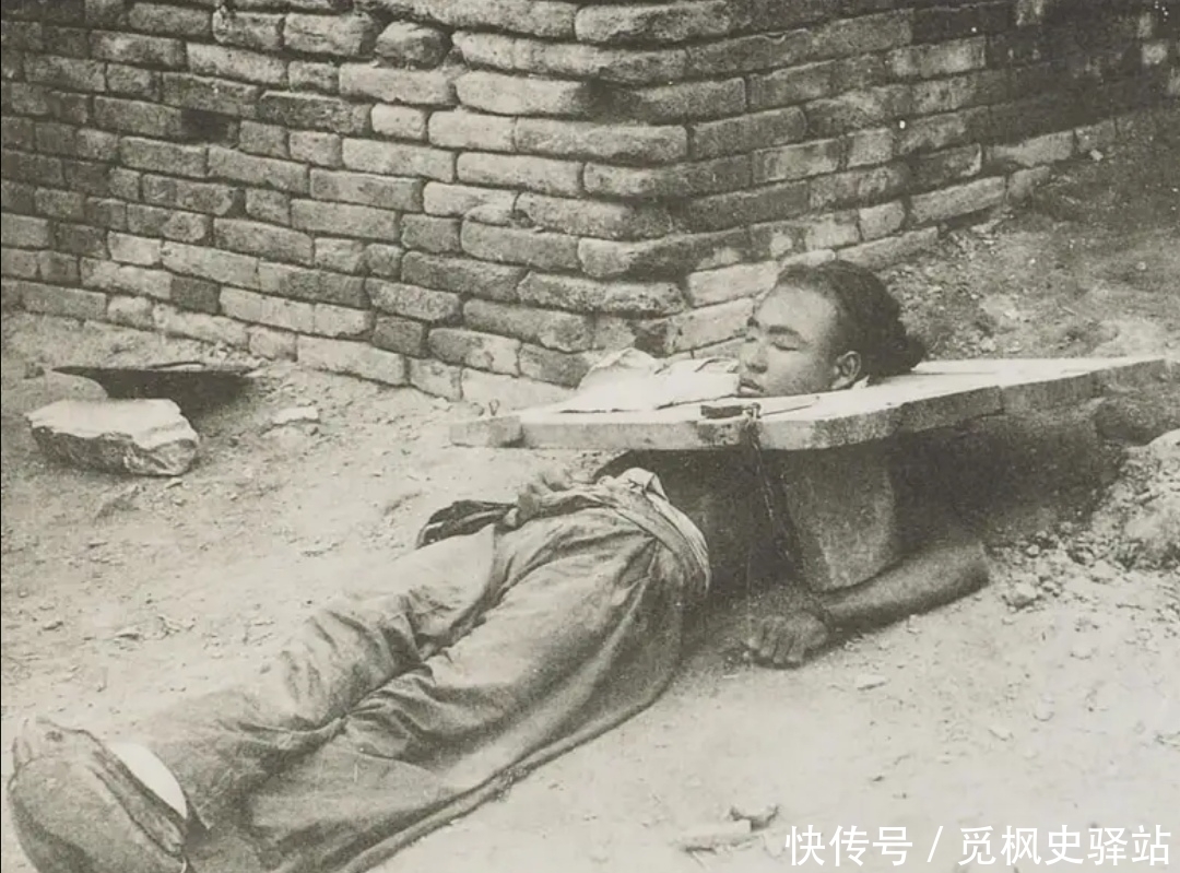 慈禧|清末老照片,戍边女眷练习射击有模有样,慈禧带爱犬在乐寿堂摆驾