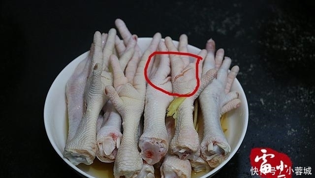 鸡爪这样烧真好吃,一锅根本不够,学会可以开店了!