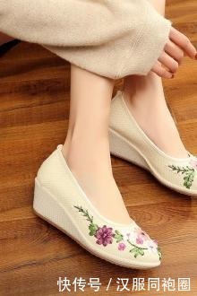 汉服|揭秘!穿汉服绣花鞋的时候,你会穿袜子吗?穿什么样的袜子呢?