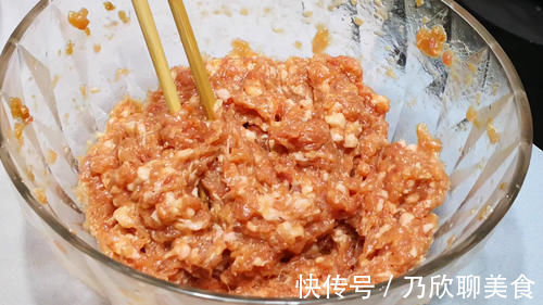 天冷了,用萝卜白菜包饺子不如用它,营养高味道香,味精都不用放