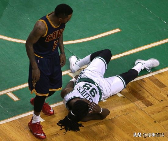 jr-|詹姆斯会禁赛吗？相同动作JR曾被禁赛2场 浓眉逃过处罚