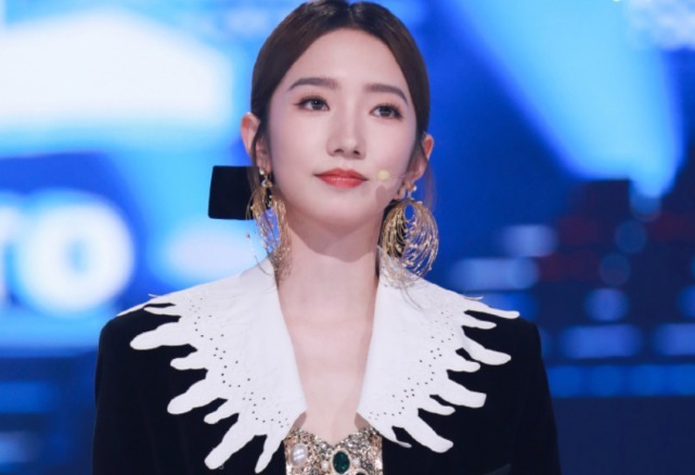 顏值擔當|佟麗婭女團造型引爭議,被指毫無辨識度,還被認成是“秦牛正威”