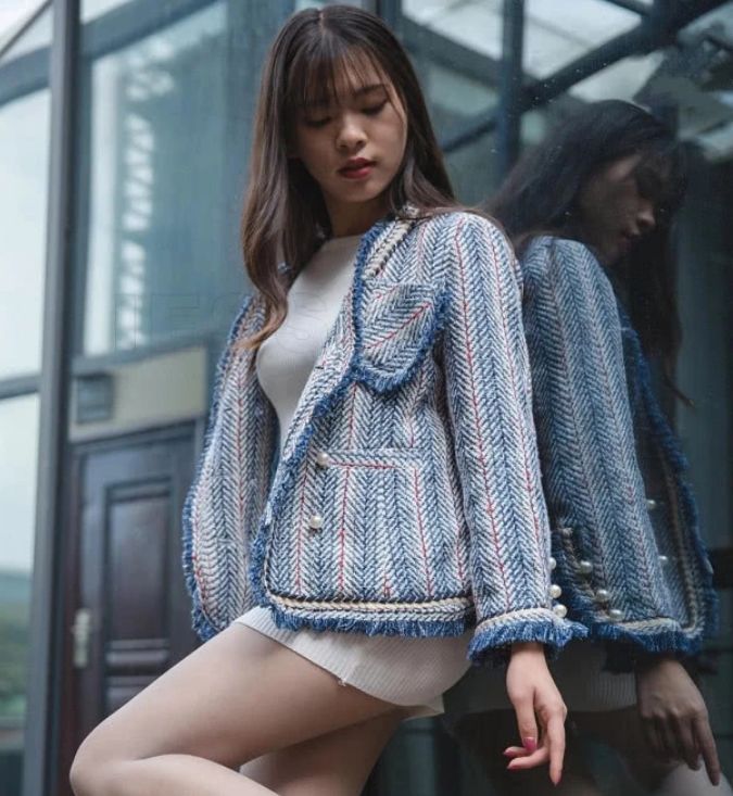 街拍:穿搭得体的美女,长相成熟气质典雅,真的吸引眼球