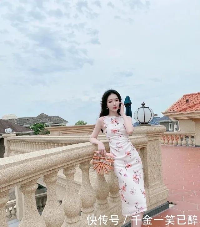 气质|小菊花今年可真是火爆,做成连衣裙很有女人味,还带着点俏皮