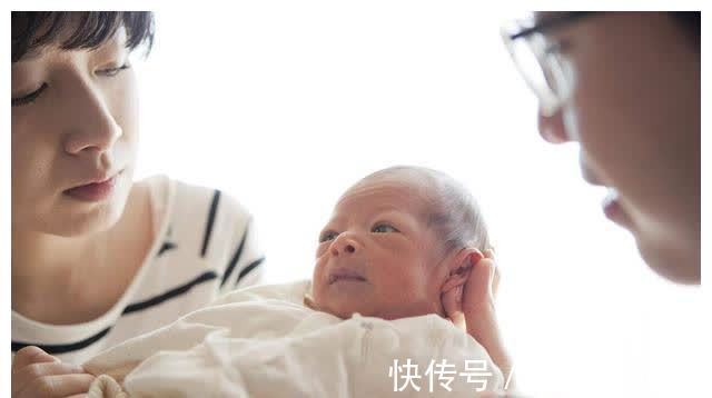 人大人|宝宝出生后,第一个抱他的不要是这“3种人”,并非是迷信