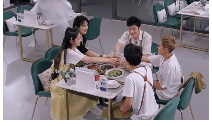 韭菜|立人设无下限？华为公主分不清葱和韭菜，黄晓明不会番茄炒蛋