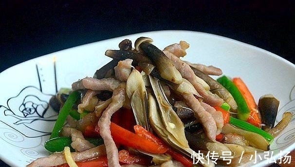 鸡枞菌|有钱就买这菜，300元多1斤，比松茸还贵，味香甜脆嫩，超滋补