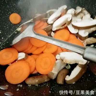 胡萝卜炒鸡蛋|香菇胡萝卜炒鸡蛋