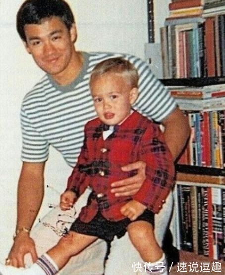 罕见照|珍藏!李小龙和妻子孩子的家庭罕见照,一代宗师也是顾家好丈夫