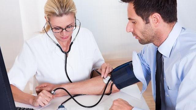 苦丁茶|有高血压的人，要主动“拒绝”这些食物，嘴再馋也得忍着