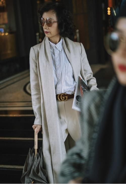  轻松|50岁的女人怎么穿才好看，学学三木妈妈，轻松搭出高级美