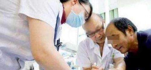 打火机|3岁儿子误把502胶水滴进眼里,爸爸一举动救了娃,医生干的漂亮