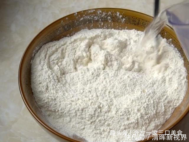 从小就爱吃的萝卜包子,不用发面,个个薄皮大馅,一顿至少吃5个