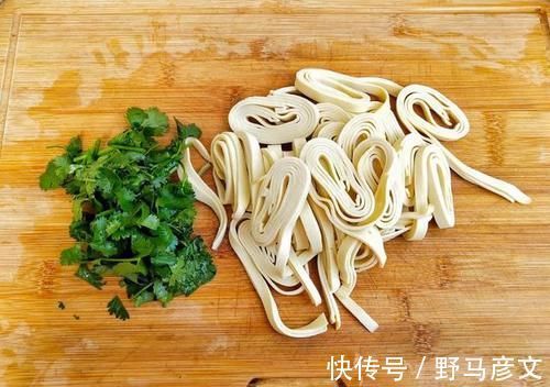 豆腐皮|豆腐皮换一种新吃法,香辣开胃,简单一拌,超爽口