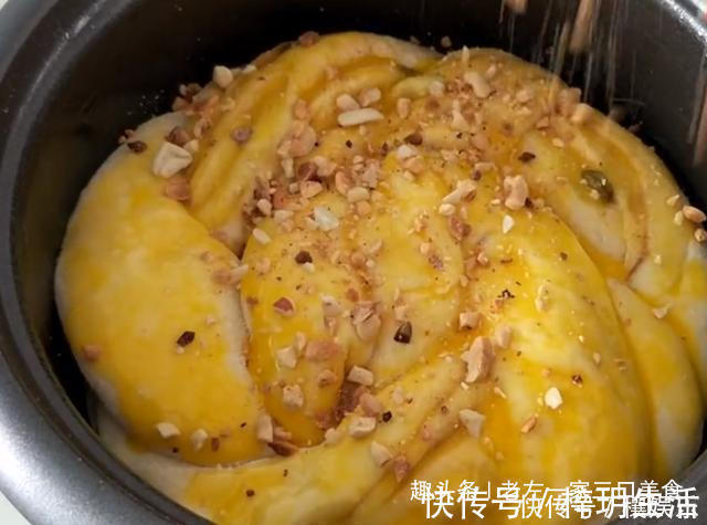 葡萄干|活了30年,才知道黄豆里打1个鸡蛋这么好吃,香甜解馋,看流口水