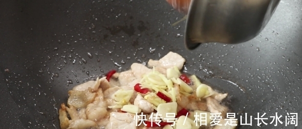 瘦肉|包菜炒粉条的家常做法,学会一个小技巧,不粘锅味道还特别香