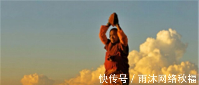 他的一生|鸠摩罗什：7岁随母出家游历，2次被迫圆房，圆寂后化为舍利子