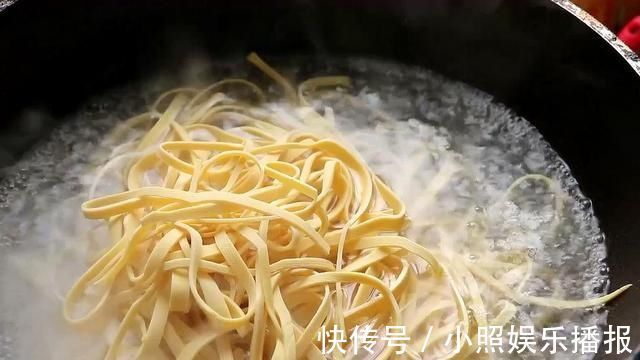 碱面|我家豆腐皮从不炒着吃,这样做更营养,我家一周做5次,真解馋
