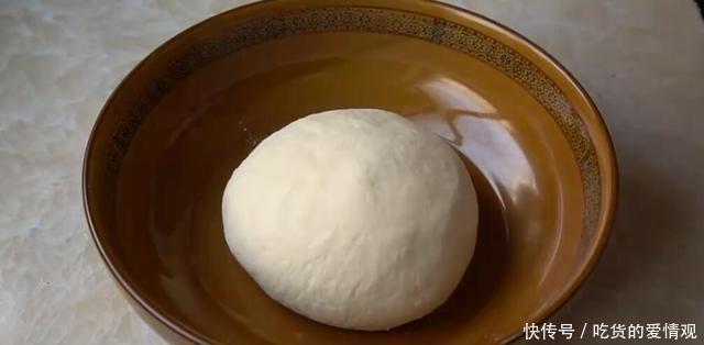 春天常做这馅饼吃,不发面不破皮不露馅,鲜香味美,连吃3个不够