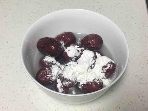 清明后，市场碰到它多买些，不上火还营养，富含氨基酸，别不懂吃