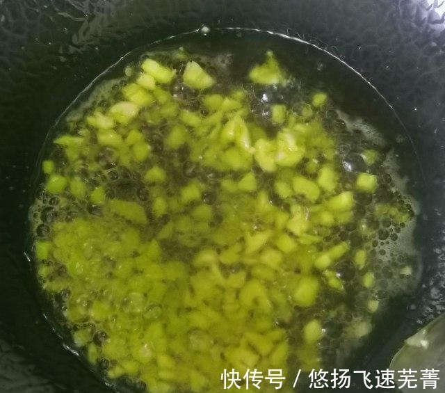 蒜薹炒鸡杂,下酒下饭棒极了!