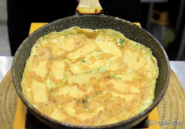 煎豆腐|一块豆腐，两个鸡蛋，厨师长教你做蛋塌豆腐，外焦里嫩，营养丰富