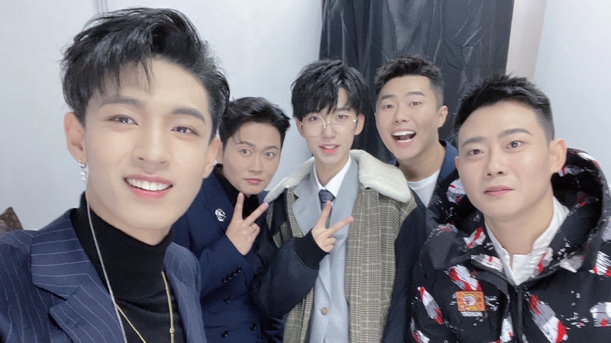 贺峻霖是“在逃”相声演员吧！回答与众不同，德云社快来收了他