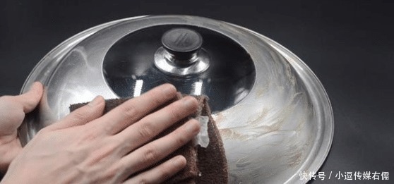 邻居|用完的牙膏管别扔掉，在厨房里还有不少妙用，邻居见了纷纷学