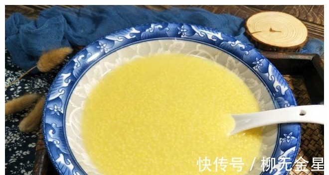 熬小米粥，除了水外多加1样，米油又厚又亮，浓香好喝！