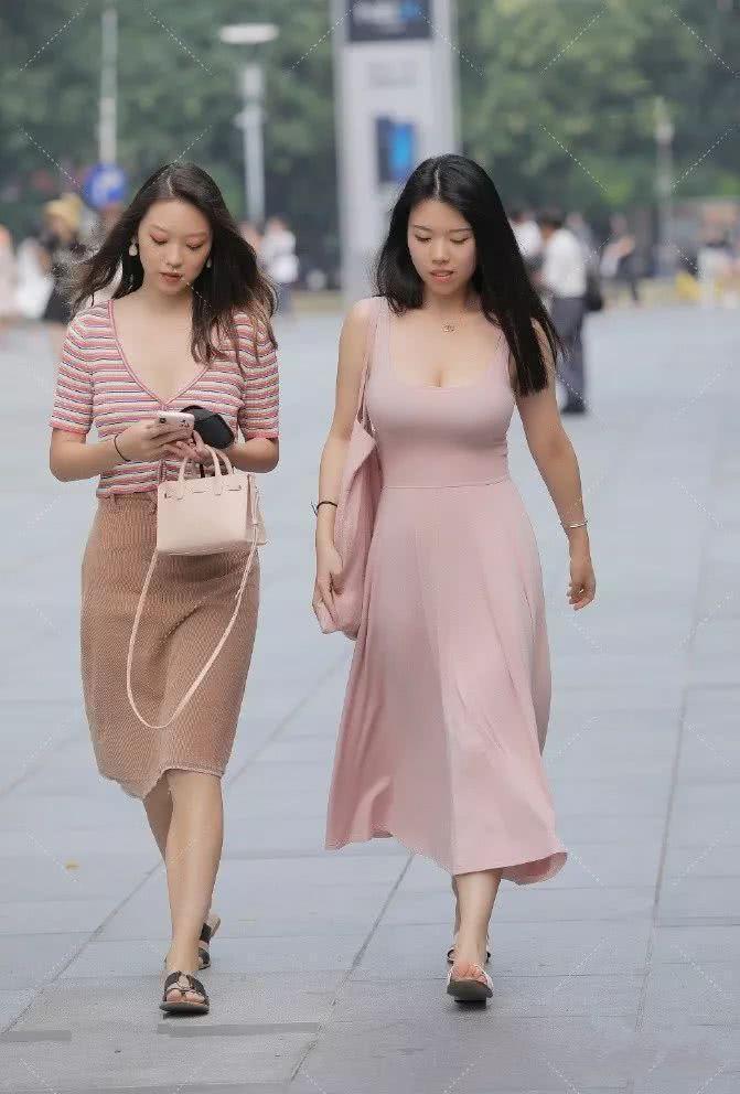 街拍美女：同样是小姐姐，差距咋就这么大