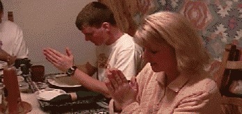 |搞笑GIF:温馨提示:朋友结婚放鞭炮千万别再这样了