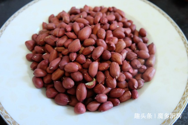 炸花生米这个做法好,8分钟就出锅,又香又脆,不怕糊还省油!