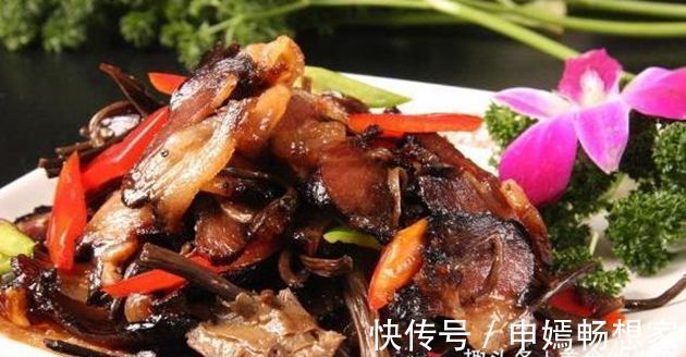 花生米|女性不想显老,推荐多吃三种美食,排毒清肠,补水养颜,试试吧