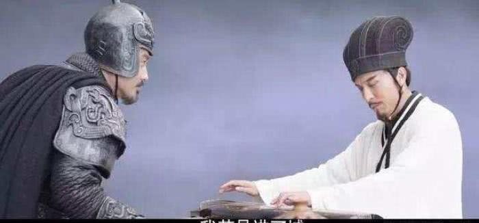 街亭|诸葛亮摆空城计，为啥让4名士兵扫大门？司马懿看懂了，所以还活着