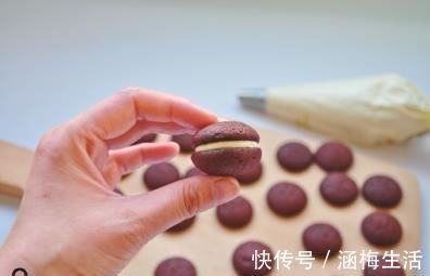 奶油奶酪|这样做小点心，既像蛋糕，又像软曲奇，香软可口，冷藏一下更美味