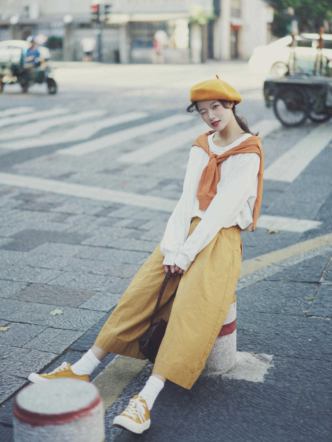 搭配|简约温柔的秋季穿搭,粉紫色针织衫配半身裙优雅大方,高级精致