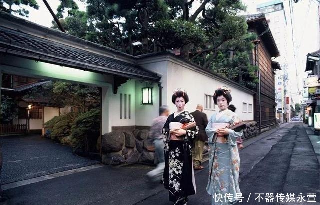 在日本遇到这种职业的女子 不要随便拍照 粉紫色 在日本遇到这种职业的女子 不要随便拍照 粉紫色