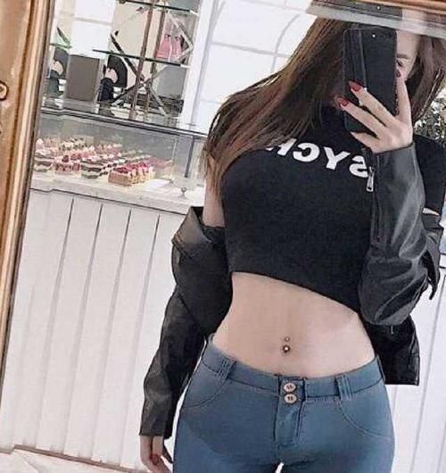 苗条|街拍牛仔裤极易修饰腿部线条，让小姐姐拥有优雅女神身材