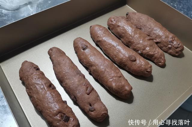 看起来|这是一款看起来很丑却很好吃的面包,双倍浓香可可面包送给你